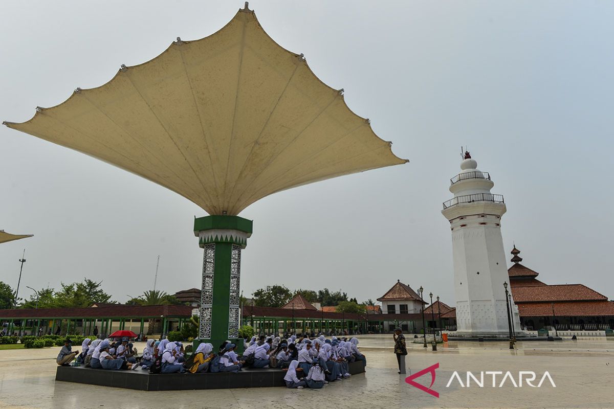 Wisata religi di Masjid Agung Banten