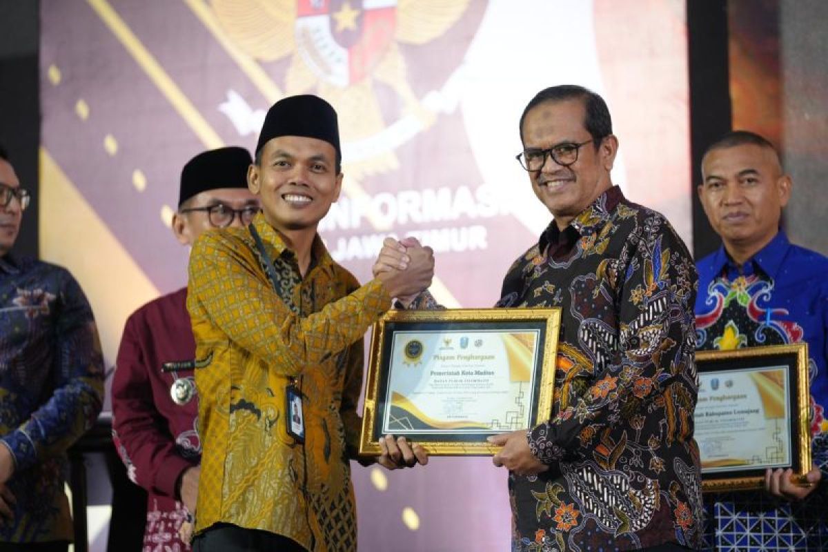 Kota Madiun raih penghargaan Badan Publik Informatif terbaik ketiga ajang KI Award Jatim