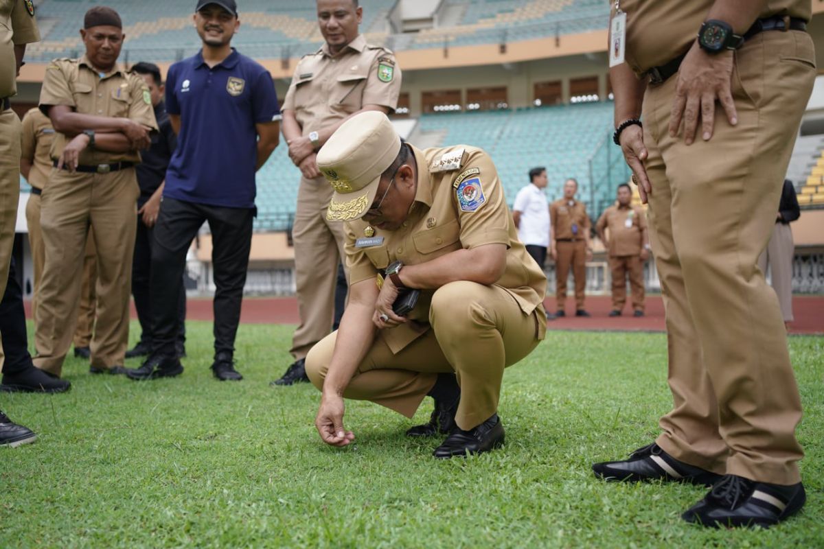 GALERI FOTO - Pj Gubri Rahman Hadi tinjau Stadion Riau