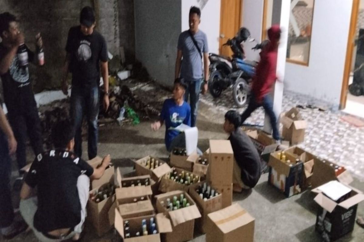 Polres Kulon Progo gagalkan peredaran miras ilegal lewat sistem COD