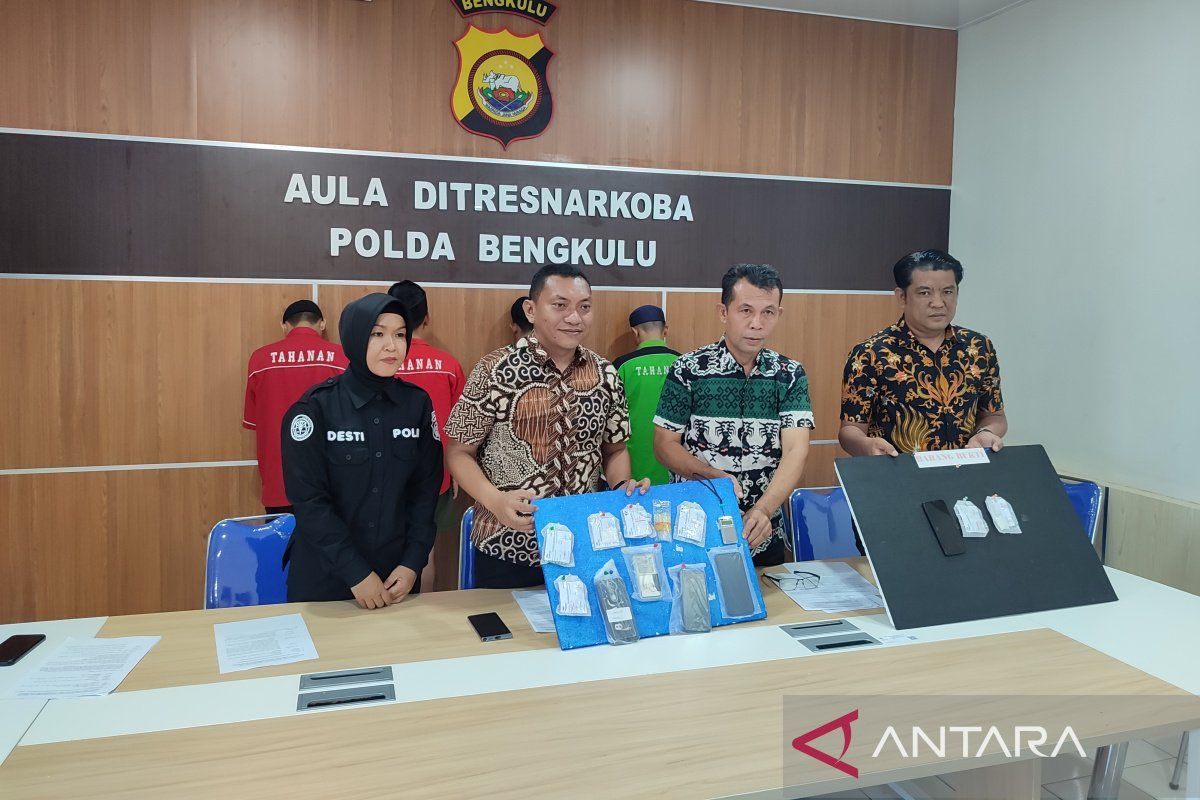 Polda Bengkulu sita 114 ekstasi dan 29 paket sabu dari empat tersangka