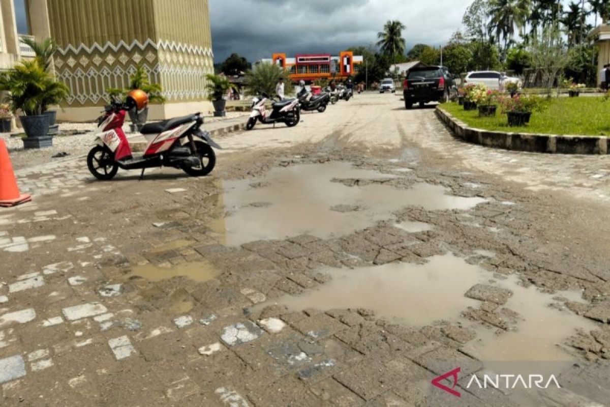 Genangan Air di Halaman Masjid Agung Abdya, Jamaah minta tindakan cepat