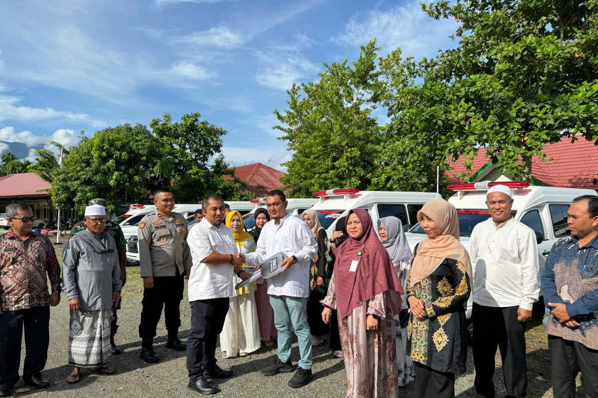 Aceh Besar serahkan 17 ambulans maksimalkan layanan kesehatan