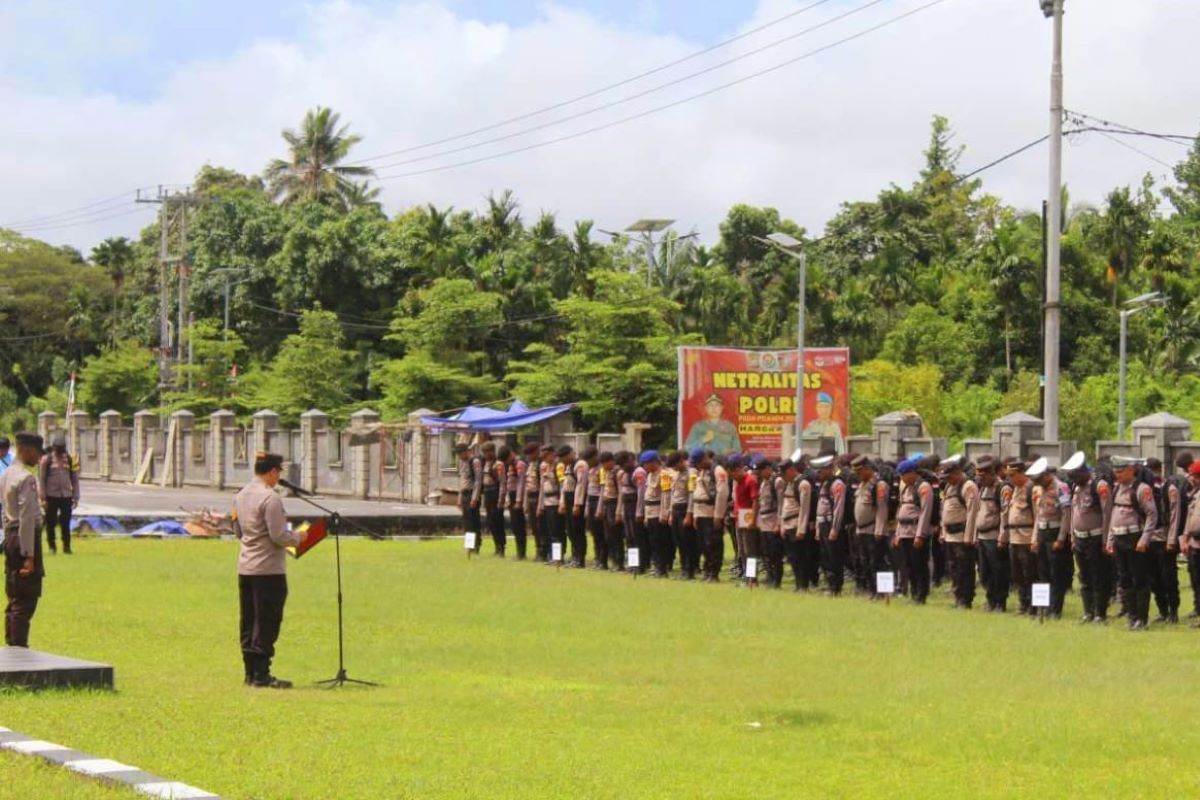 Polres Teluk Wondama cek kesiapan personel pengamanan pilkada