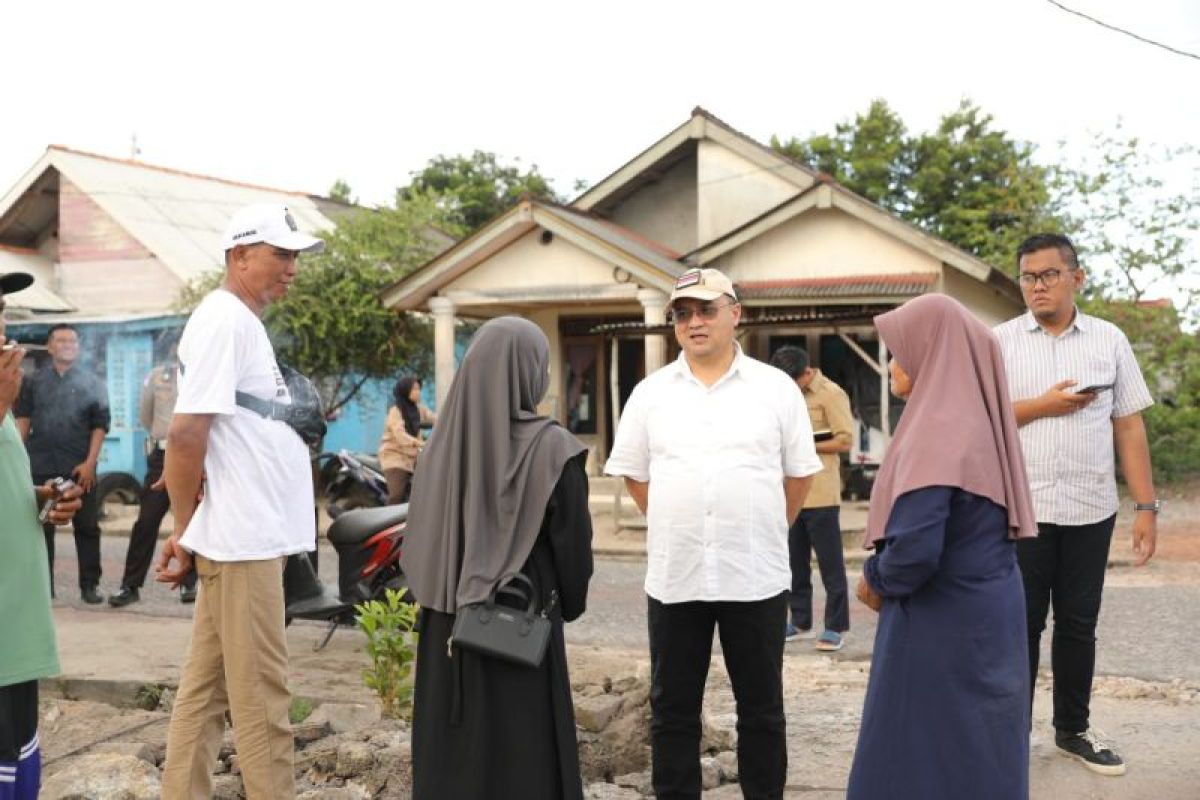 Erzaldi Rosman bantu korban kebakaran Simpang Perlang