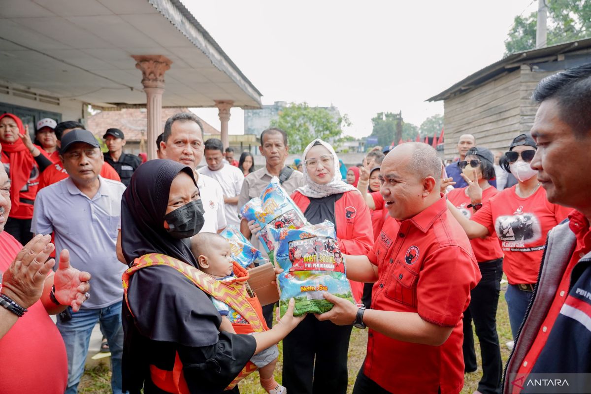 Masyarakat bersyukur adanya bazar murah yang dilaksanakan PDIP bersama Molen-Hakim