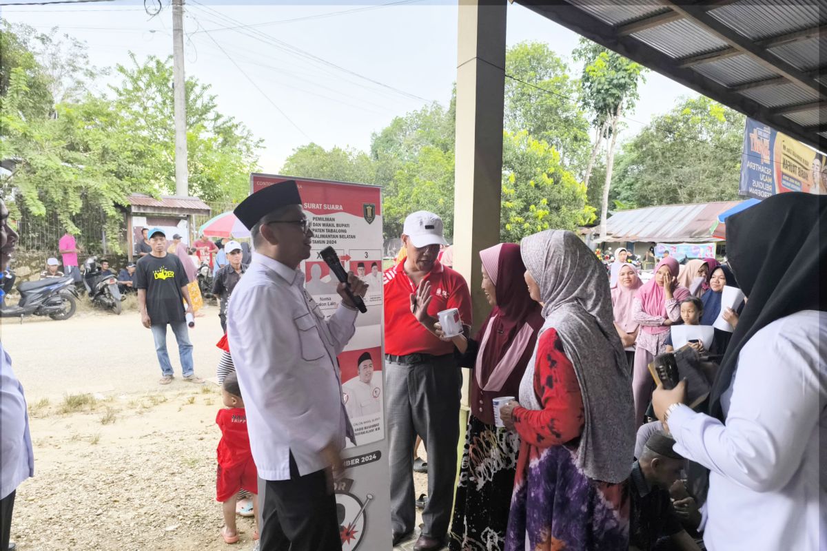 Warga Desa Bintang Ara praktik mencoblos bersama H Fani