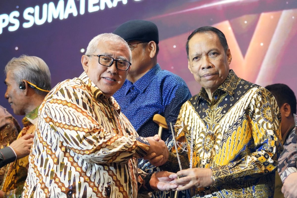 Rektor UMSU terima SPS Sumut Awards 2024