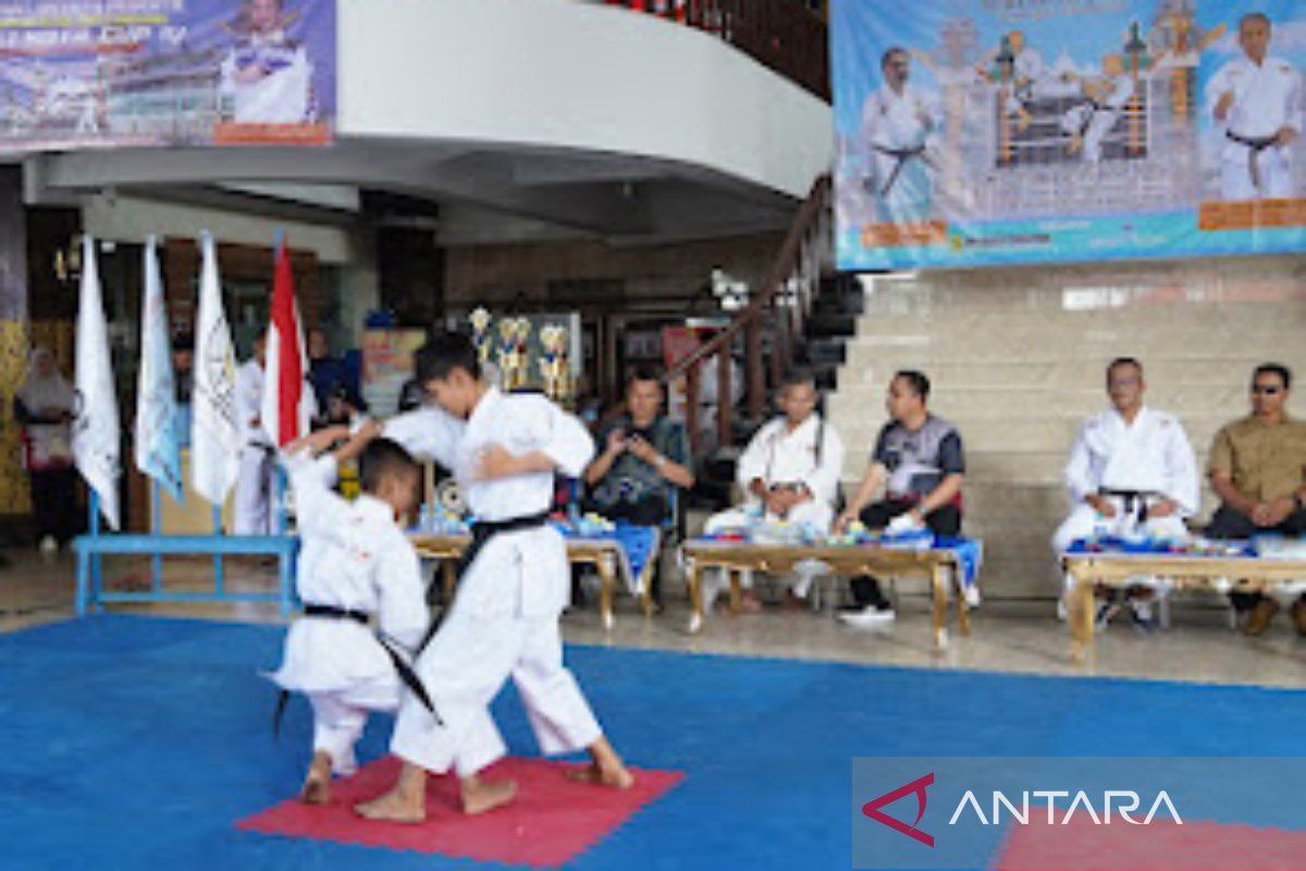 Ratusan atlet turun pada kejuaraan karate tradisional di Banjarmasin