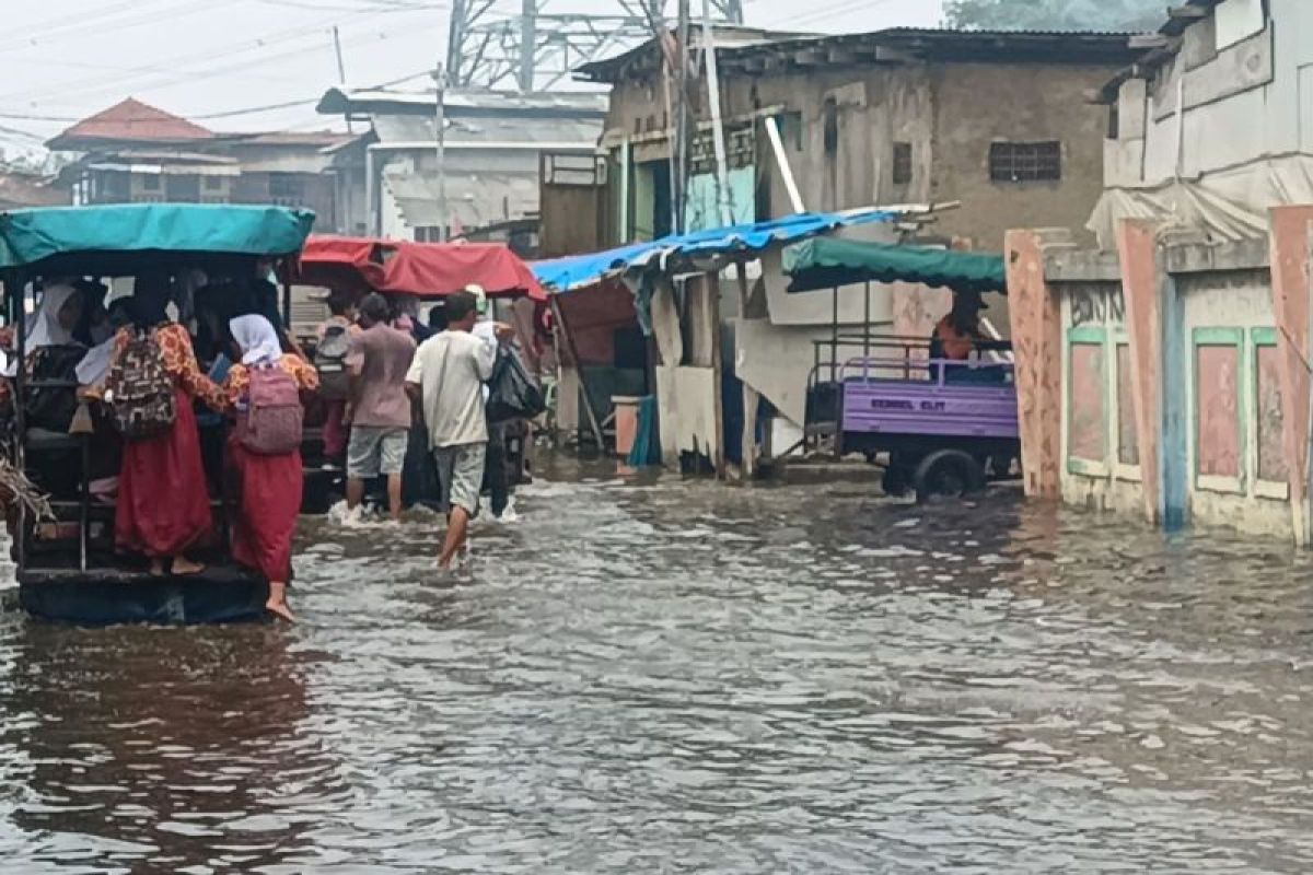 BPBD DKI sebut genangan banjir rob di Jakarta Utara mulai berangsur turun