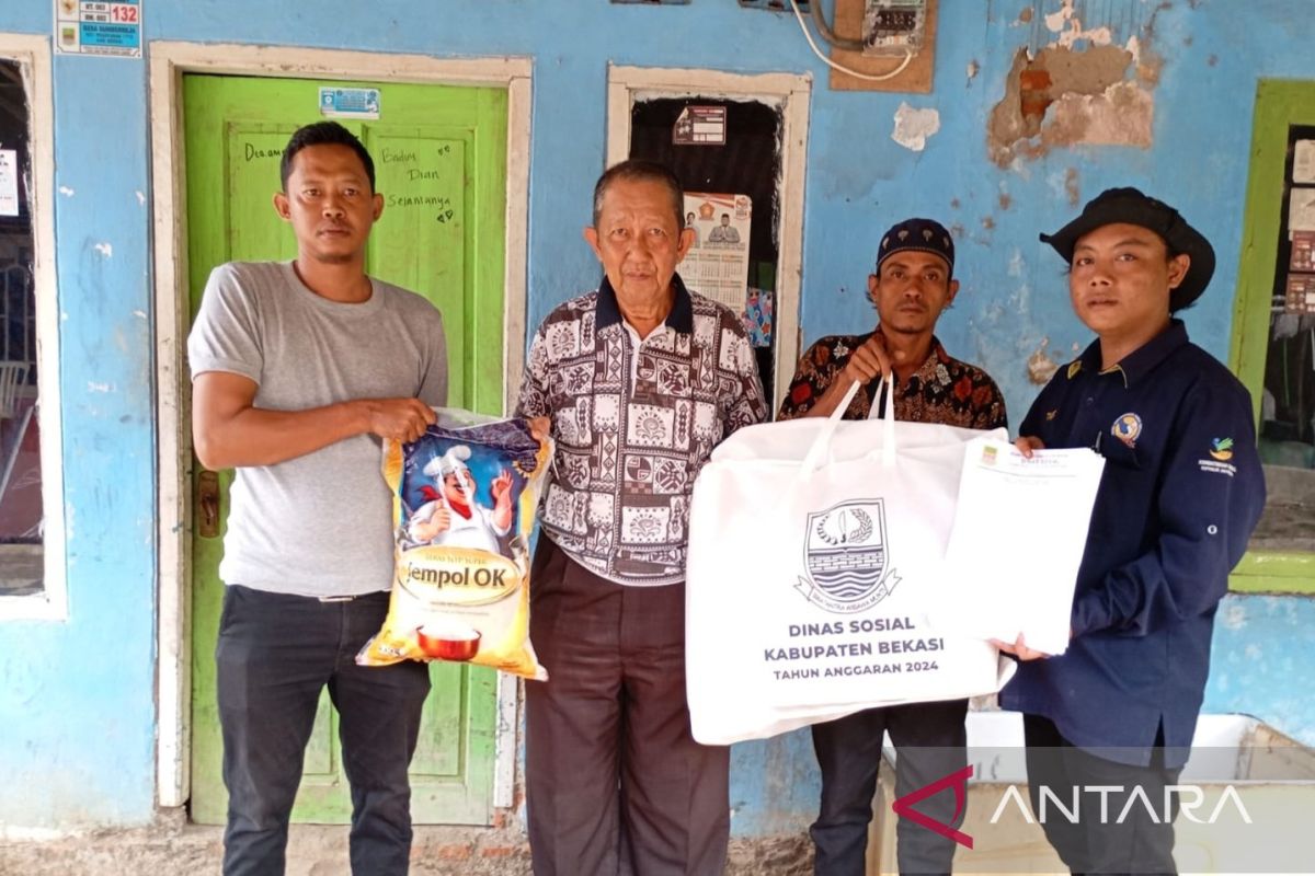 Dinas Sosial Kabupaten Bekasi salurkan bantuan keluarga prioritas penerima program