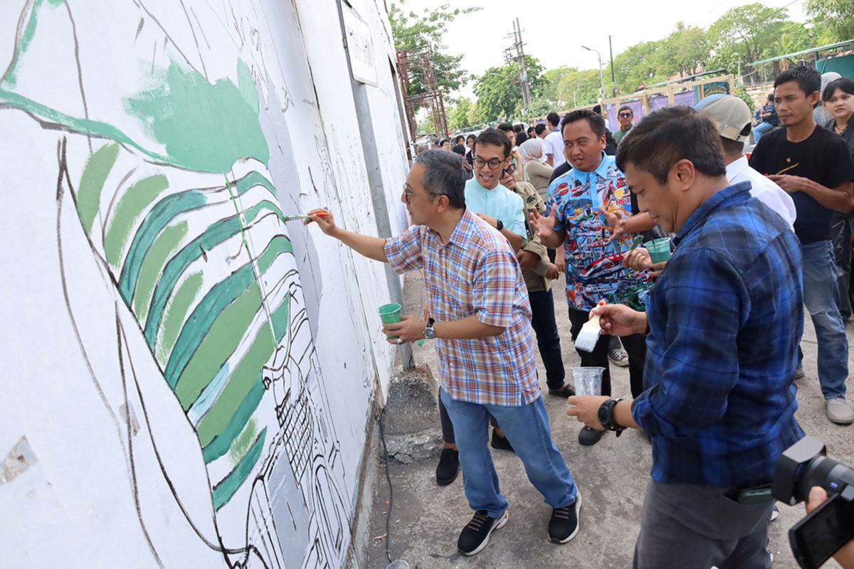 Pemkot Surabaya dan WRI Indonesia percantik Kalimas Timur dengan mural