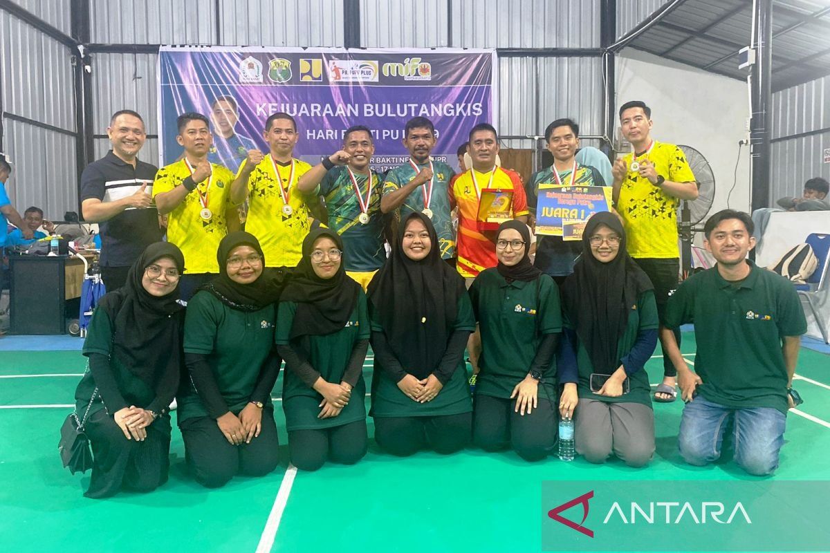 PUPR Aceh Barat juara Turnamen Bulutangkis Hari Bakti PU ke-79 tahun