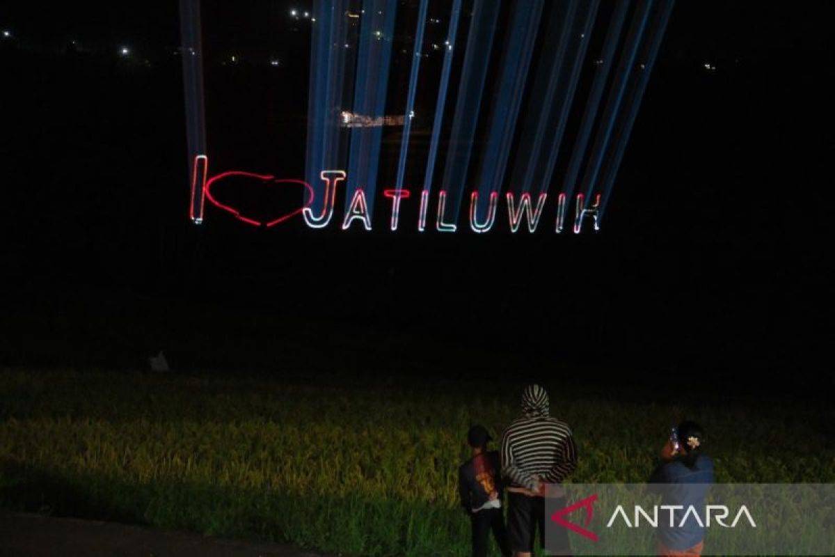 Jatiluwih tampilkan pertunjukan laser dongkrak kunjungan wisatawan