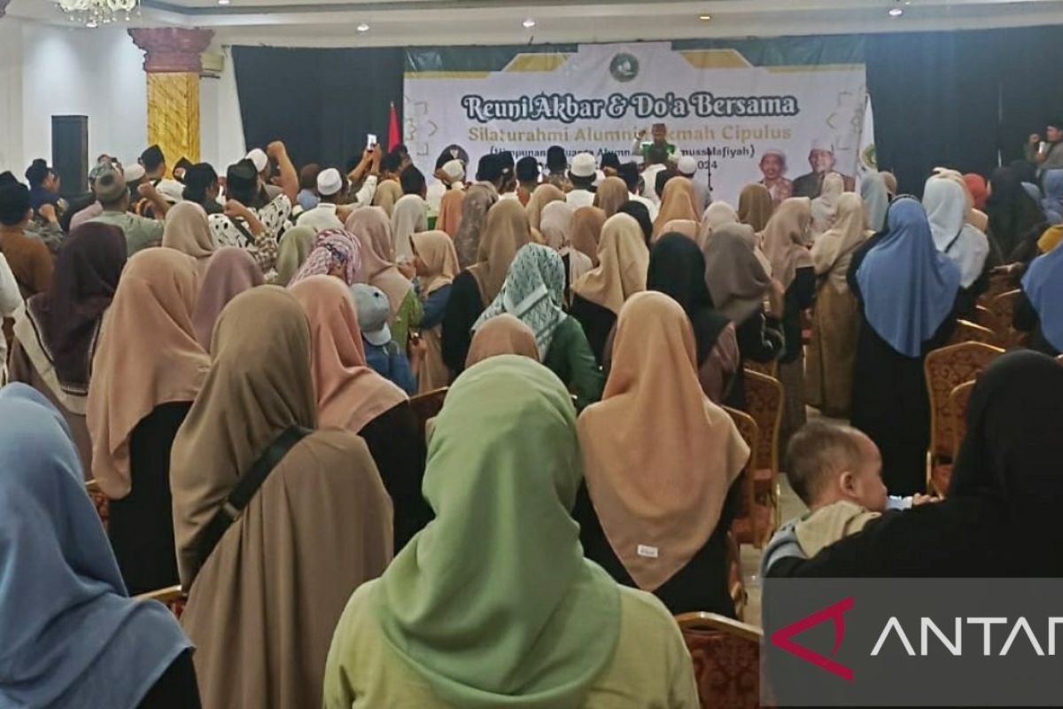 Ribuan alumni pesantren Cipulus dukung Aep-Maslani di Pilkada Karawang