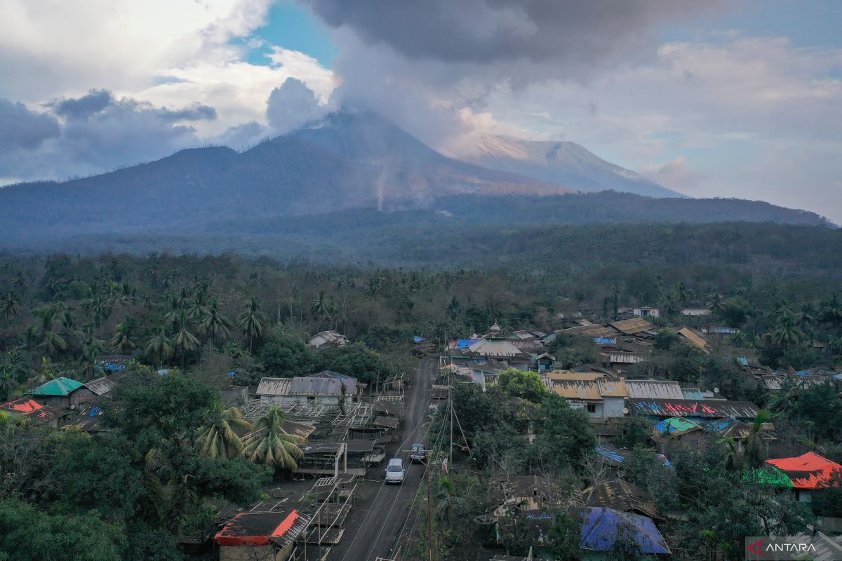 Kabar bencana kemarin,  beberapa gunung api  alami erupsi