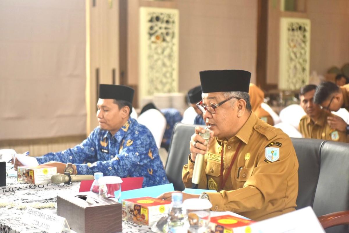 Sekda Kota Jambi pimpin rapat persiapan pengukuhan dan Rakernas FORSESDASI 2024