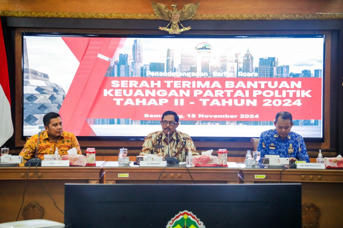 Pemprov Jateng serahkan bantuan keuangan parpol senilai Rp12,69 miliar