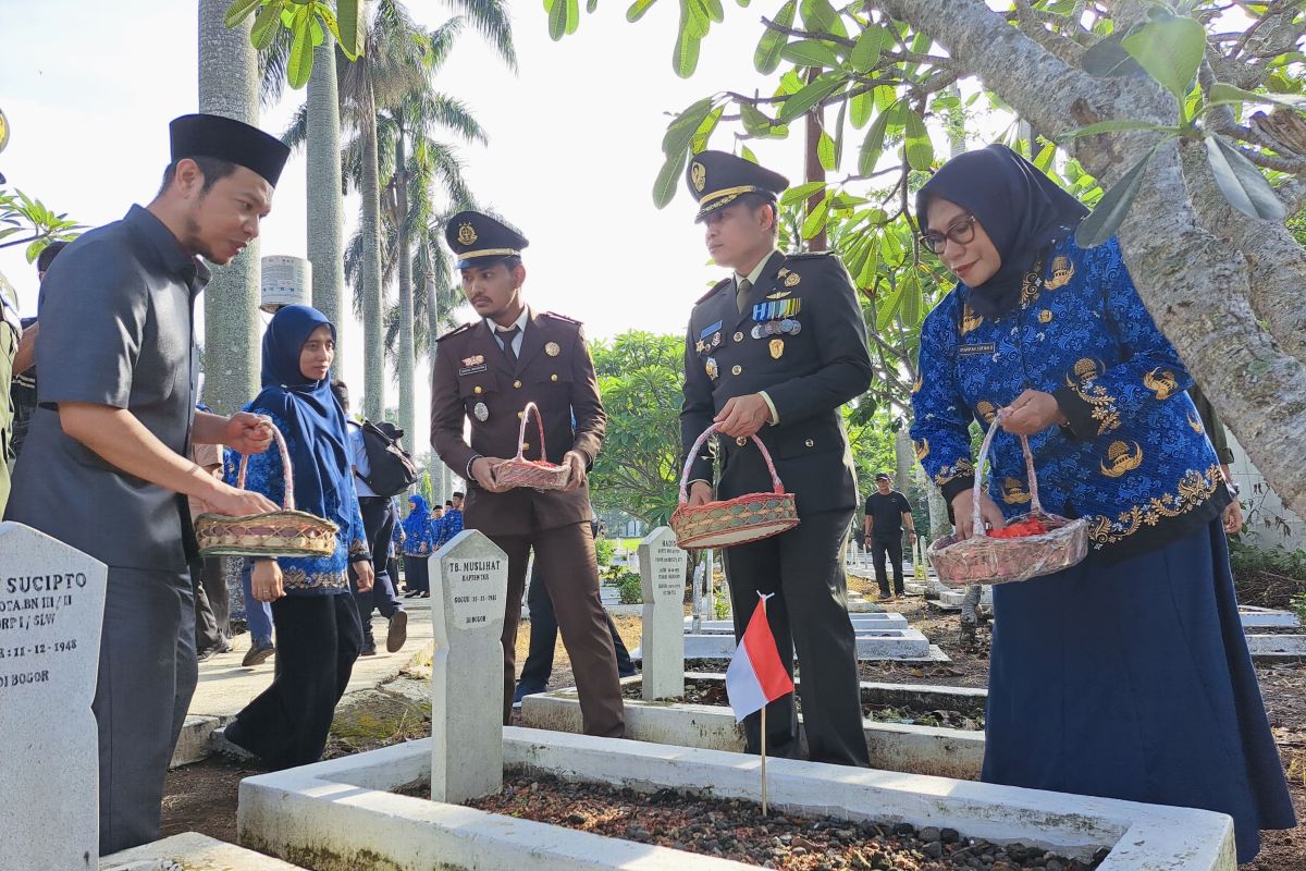 Pemerintah Kota Bogor ziarah ke Taman Makam Pahlawan Dreded