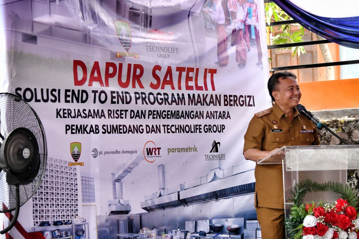 Sekda Jabar apresiasi program Dapur Satelit Sumedang untuk MBG