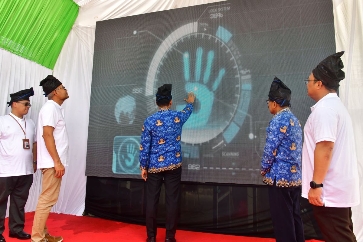 Pj Gubernur Sulsel meluncurkan desa digital di Bira Bulukumba