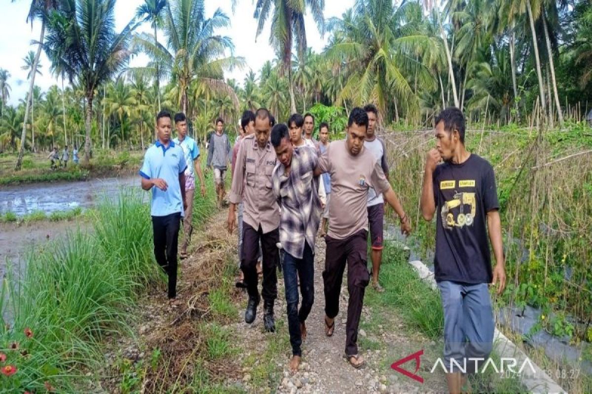 Sadis, anak kandung tega bacok ibu di Mandailing Natal hingga tewas