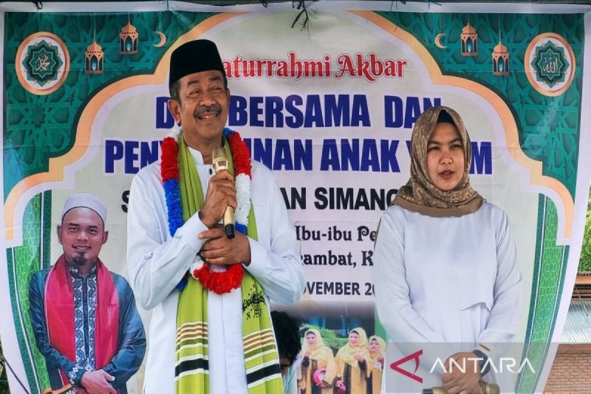 Santuni ratusan anak yatim di Kotanopan, Sahata rancang beasiswa bagi anak yatim