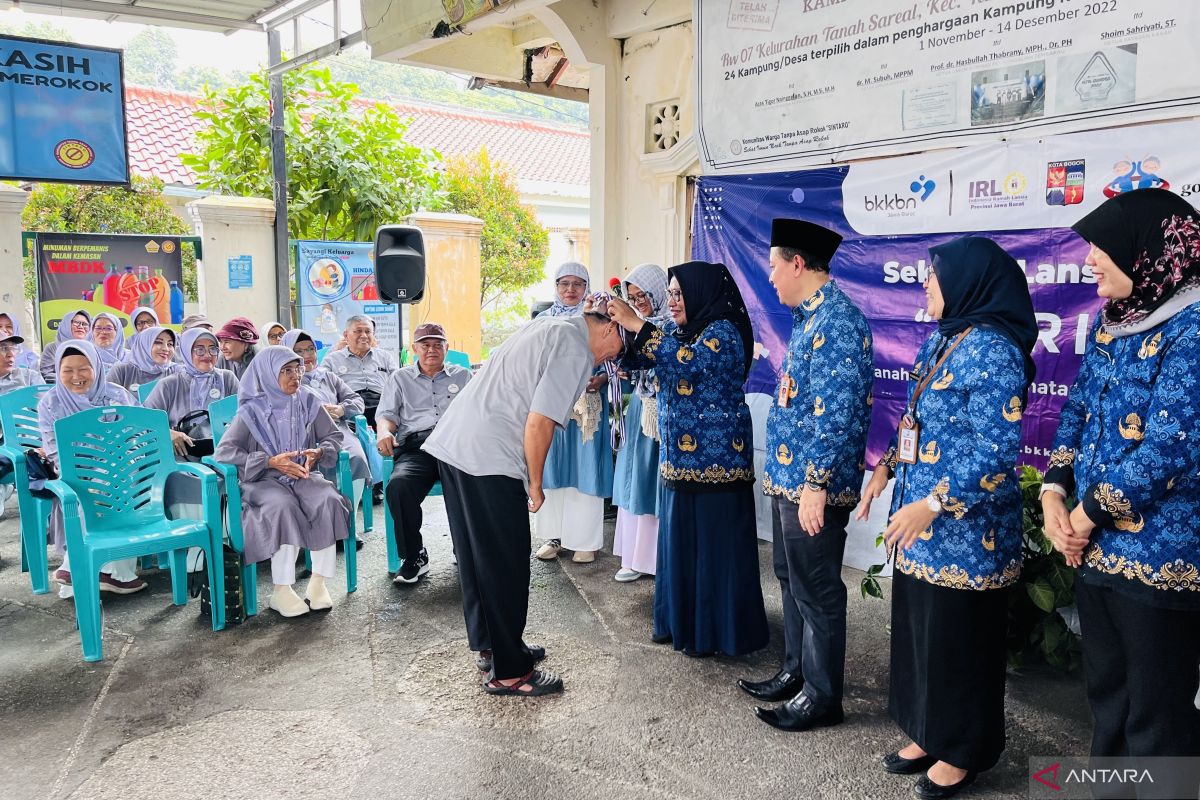 35 lansia di Kota Bogor lulus dari Sekolah Lansia Ceria jadi lebih produktif