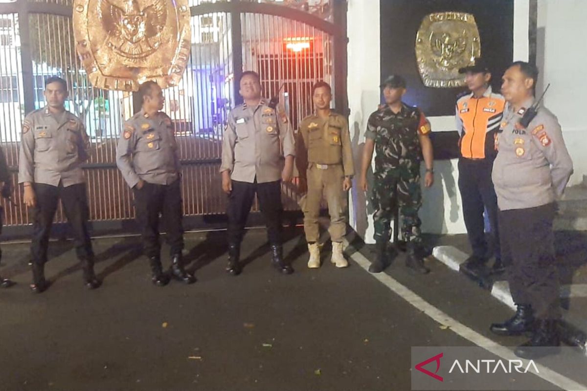 Jelang pemungutan suara, polisi perkuat pengamanan di Kantor KPU RI