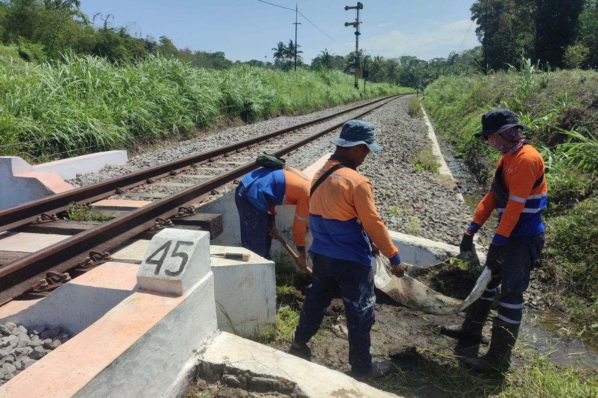 Daop Jember antisipasi bencana hidrometeorologi untuk keselamatan KA