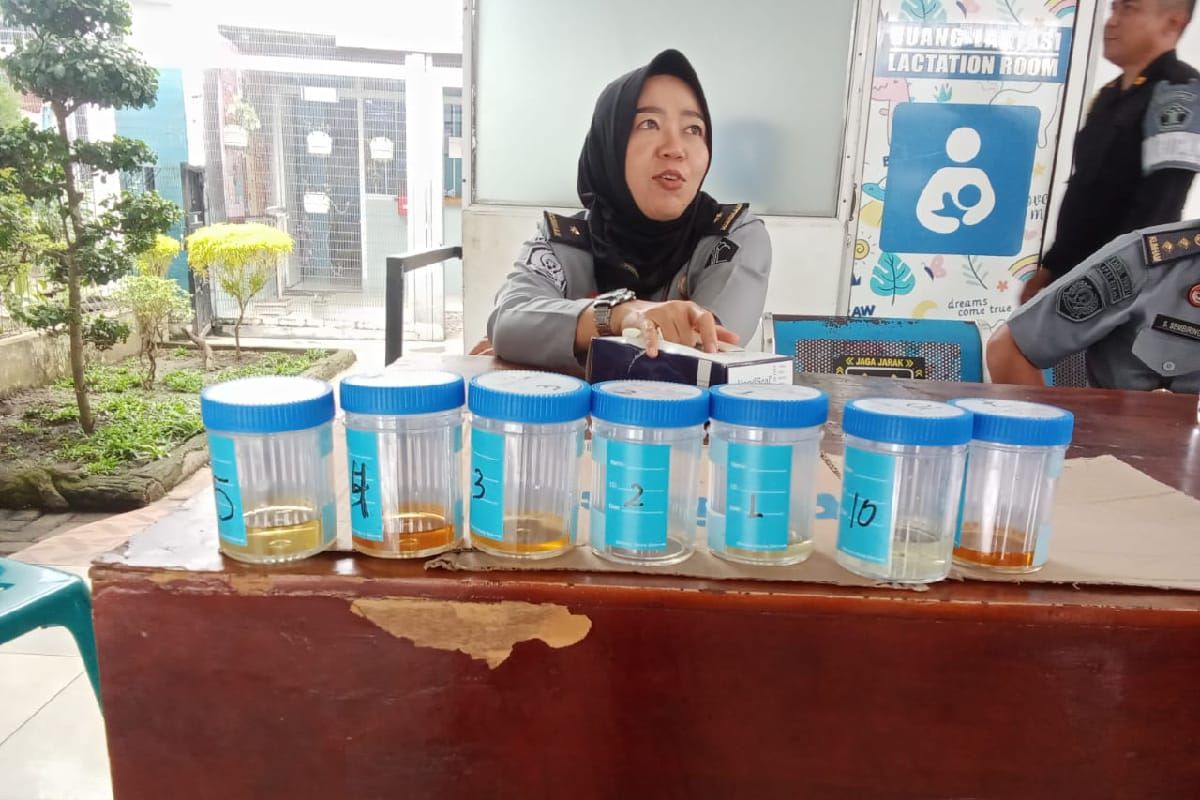 Lapas Binjai tes urine warga binaan narkoba