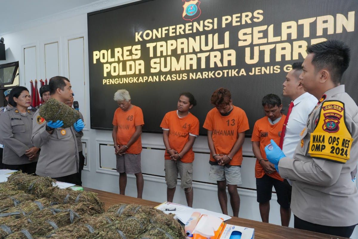 Polres Tapanuli Selatan tangkap kurir 22 kilogram ganja