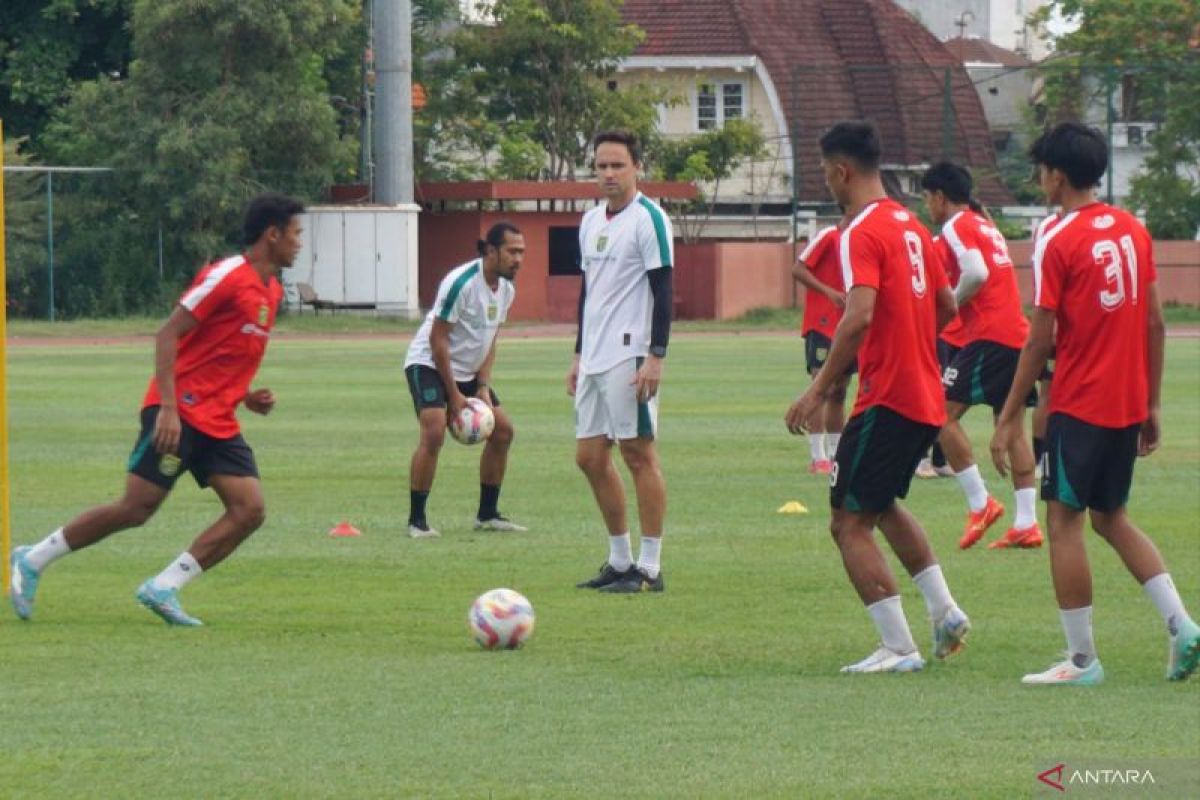 Munster siapkan opsi permainan berbeda saat jamu Persija di GBT