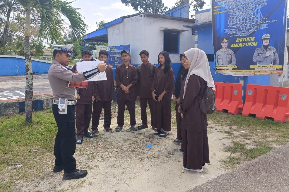 Satlantas Polres Bengkalis edukasi pelajar tentang keselamatan berlalulintas