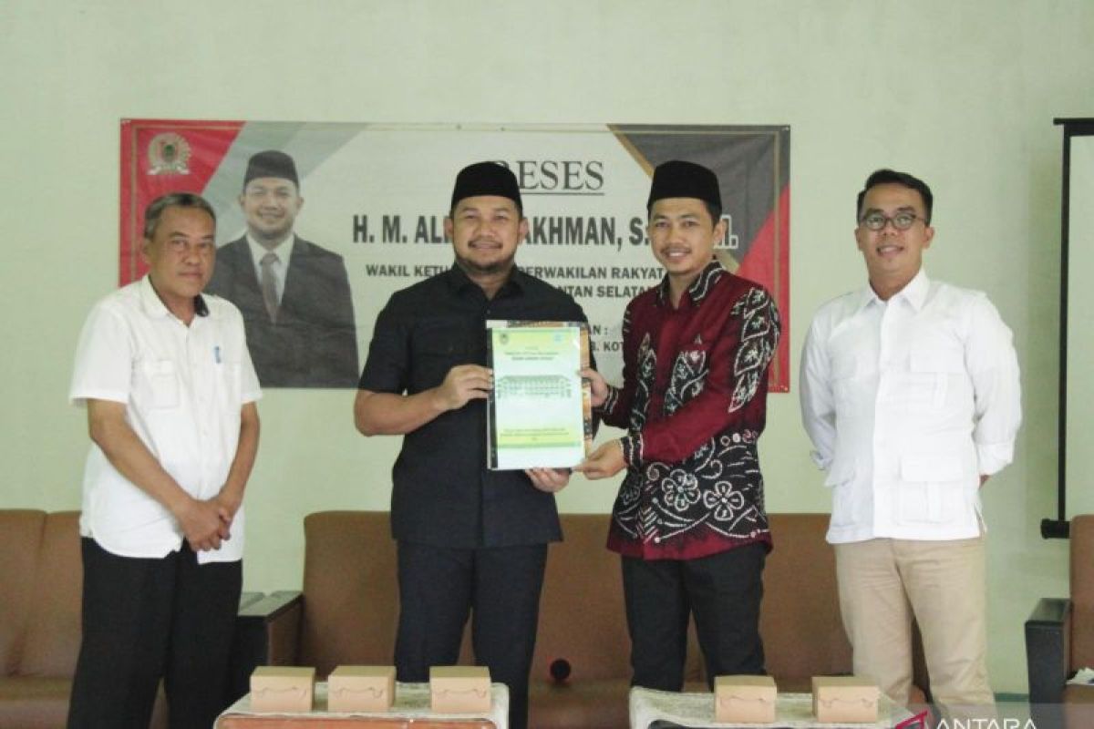 Watua DPRD Kalsel Alpiya dorong pengembangan STIT Darul Ulum Kotabaru