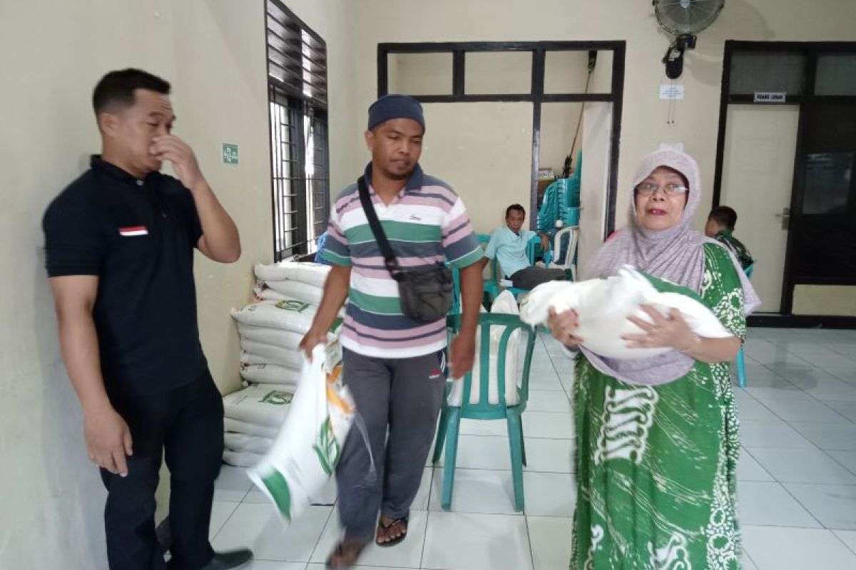 Bantuan beras terkait dampak cuaca ekstrem di Mataram belum keluarkan