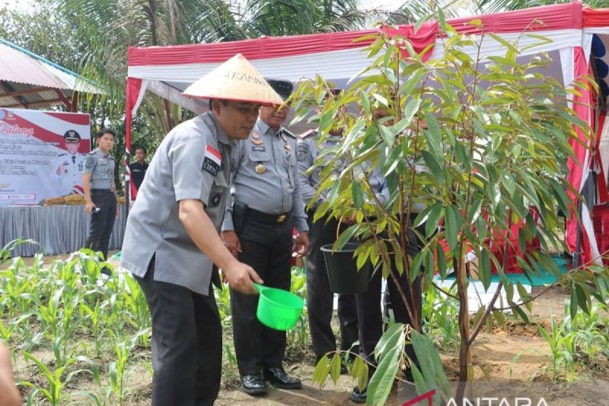 Lapas Bangkinang jadi uji coba ketahanan pangan, tanam 100 bibit Musang King