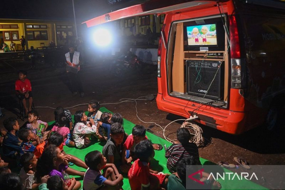 Kemkomdigi sediakan hiburan untuk anak-anak pengungsi Erupsi Lewotobi