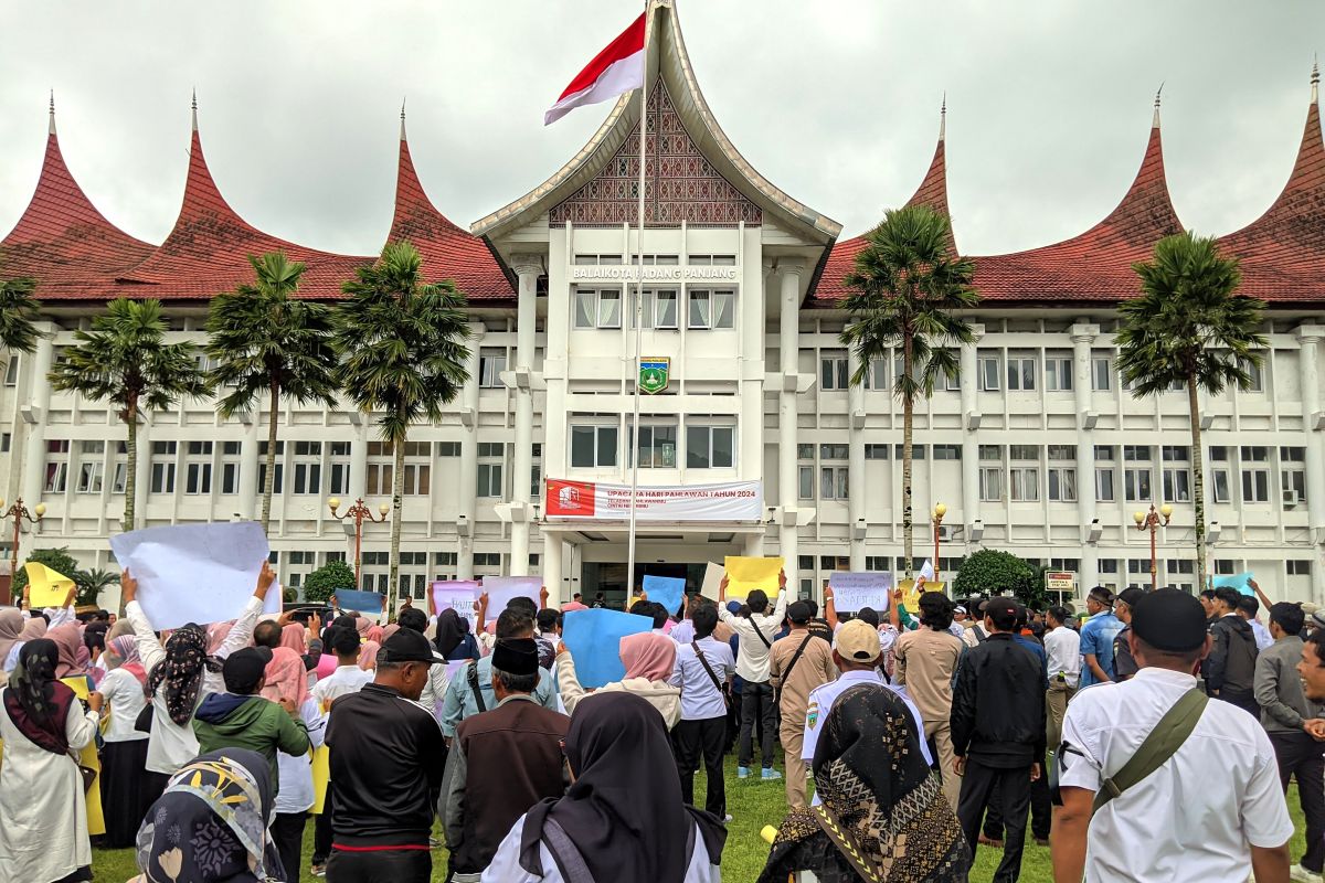 Non ASN lakukan aksi damai, Pj. Wako : Tidak ada pemberhentian per 1 Januari 2025 (Video)