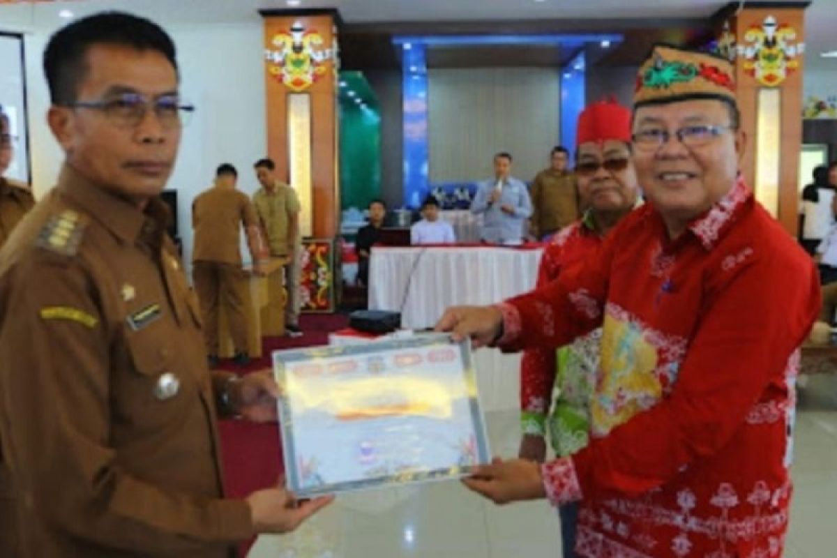 Pemkab Murung Raya lepas dua Kepala Dinas yang memasuki purna tugas