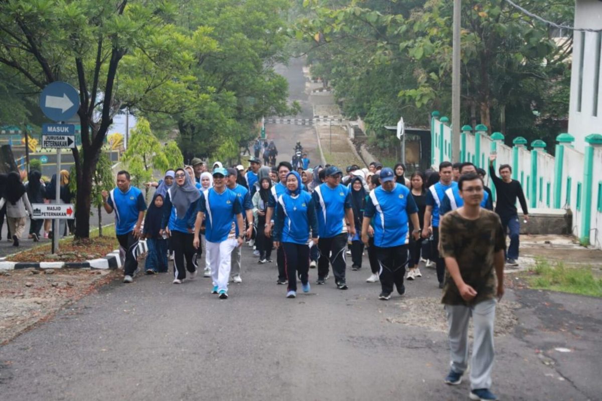 Jalan sehat dan donor darah meriahkan Dies Natalis ke-35 FMIPA Unila