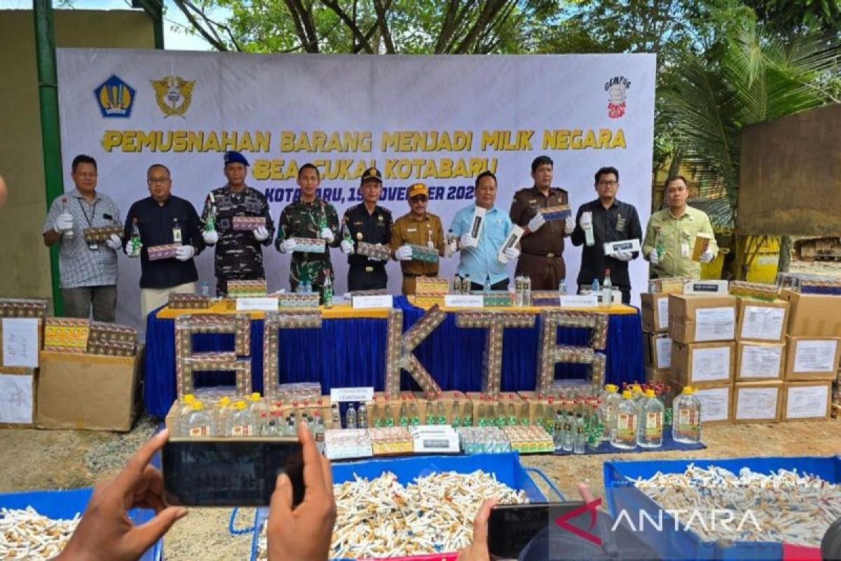 Bea Cukai Kotabaru musnahkan barang kena cukai ilegal hampir Rp1 miliar