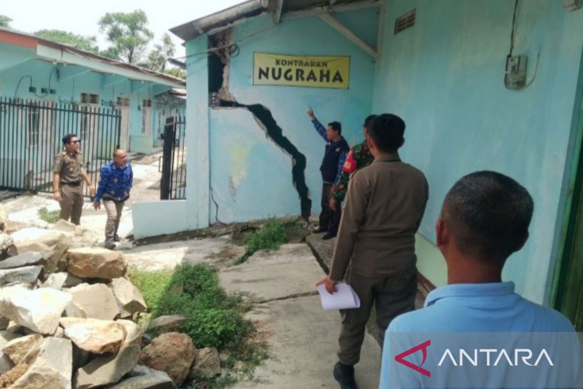 Disperkimtan Bekasi lakukan pendataan rumah terdampak longsor di Kampung Cicadas