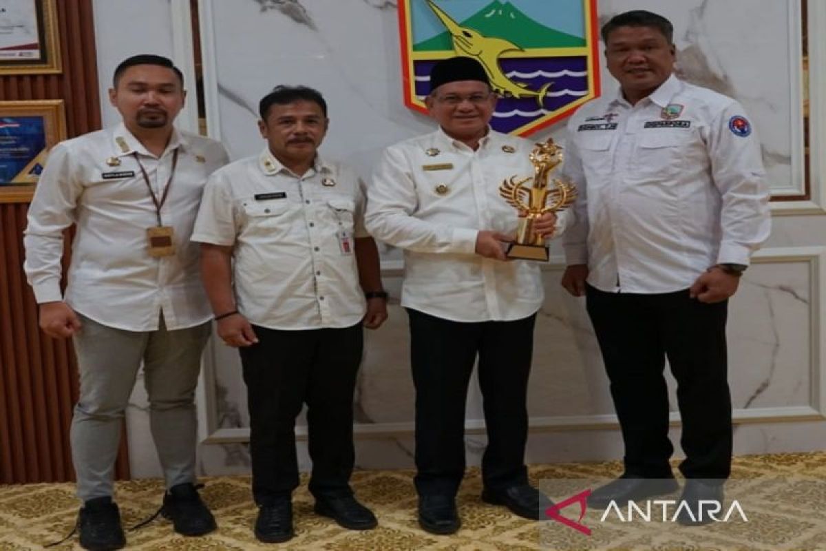 Kotabaru Regent receives award from Metro TV