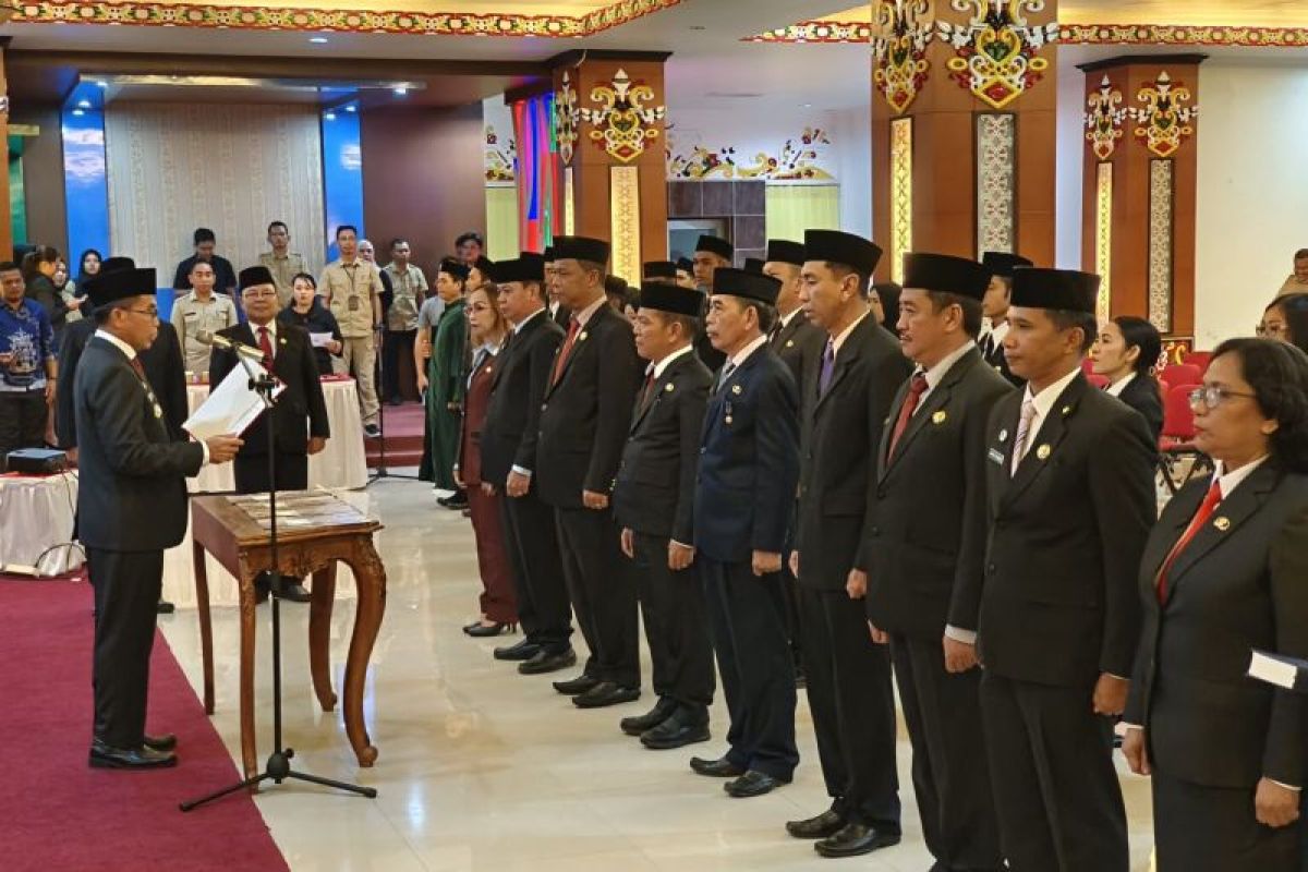 Pj Bupati Murung Raya lakukan penyegaran organisasi dengan pelantikan pejabat baru