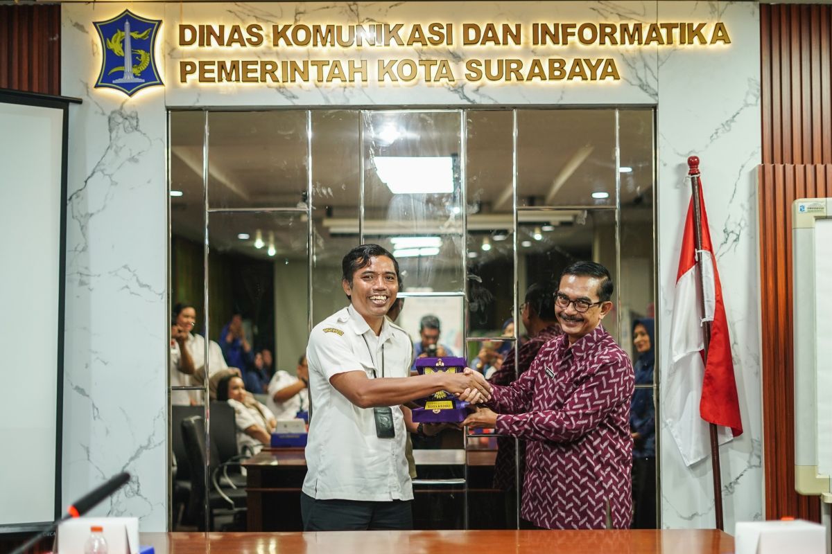 Diskominfo Kediri studi tiru pelayanan informasi ke Diskominfo Surabaya