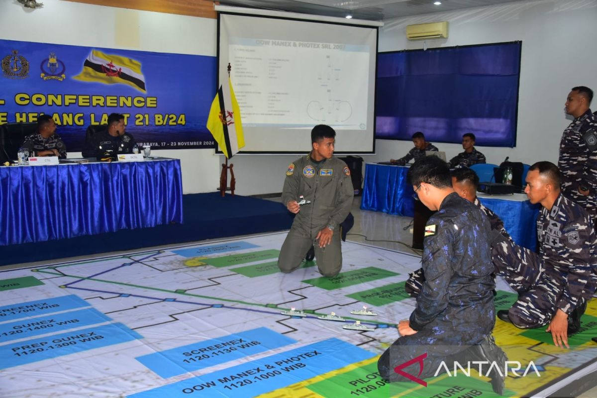 Kapal perang RI-Brunei latihan VBSS, manuver, dan tembak senjata