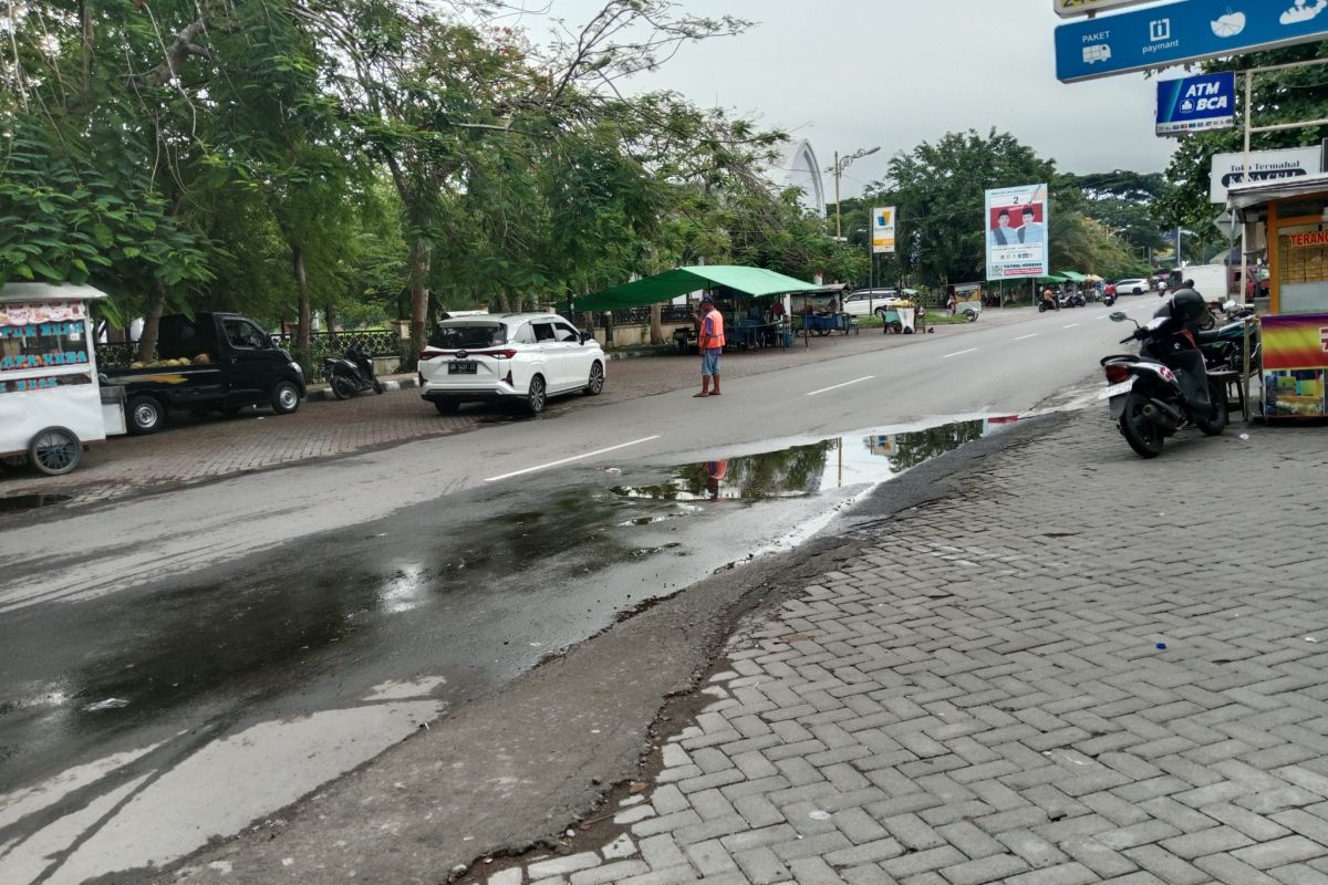 Waspadai hujan lebat disertai sambaran petir di wilayah NTB