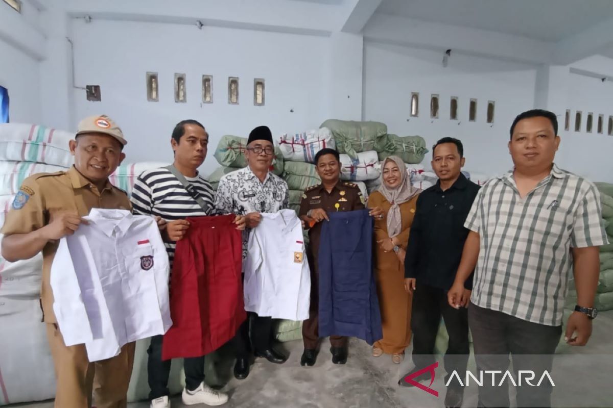 Pemkab Rejang Lebong bagikan 9.273 setel seragam sekolah gratis