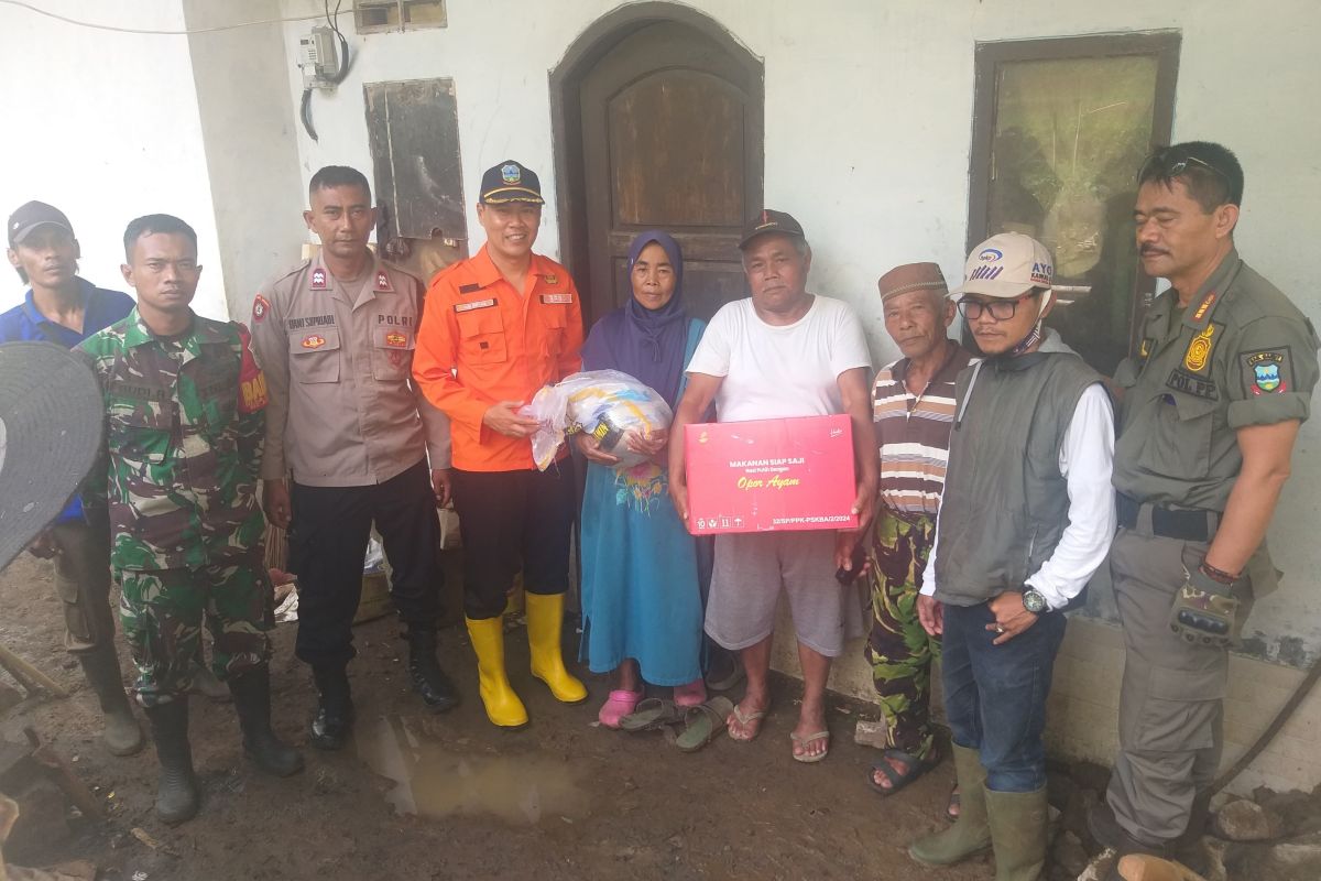 BPBD Garut salurkan bantuan untuk warga terdampak bencana longsor